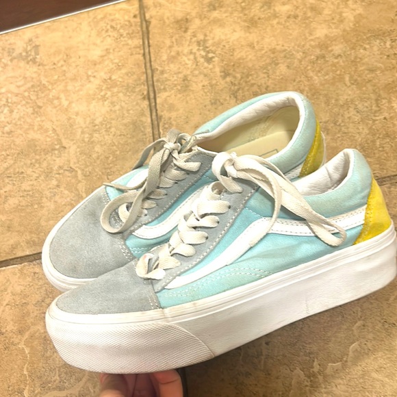 Platform vans - Picture 1 of 3